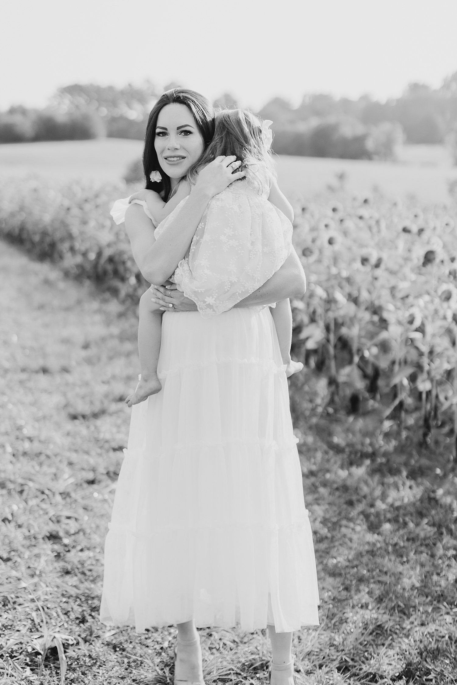 sarah-schmidt-photography-virginia-family-photographer-summer-sunflower-field-maternity-session_0016.jpg