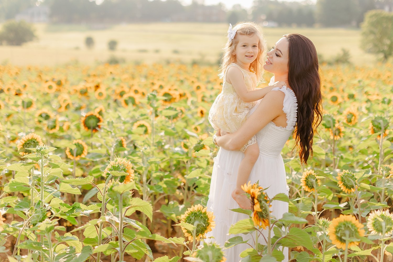 sarah-schmidt-photography-virginia-family-photographer-summer-sunflower-field-maternity-session_0004.jpg