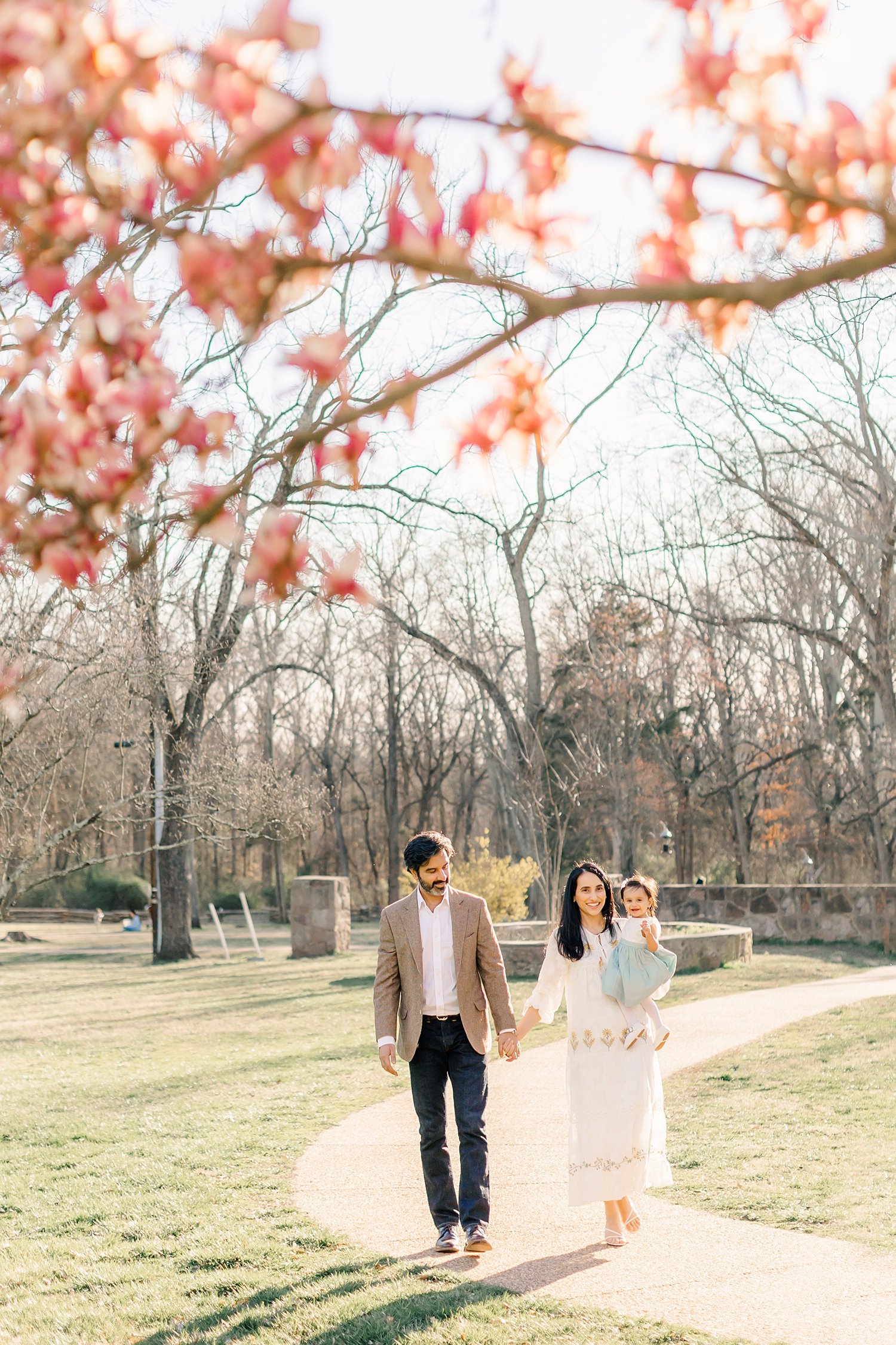 sarah-schmidt-photography-virginia-family-photographer-spring-magnolia-blossom-session_0011.jpg