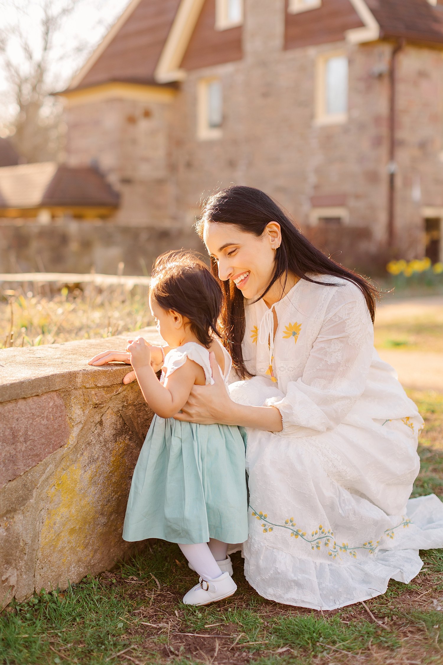 sarah-schmidt-photography-virginia-family-photographer-spring-magnolia-blossom-session_0024.jpg