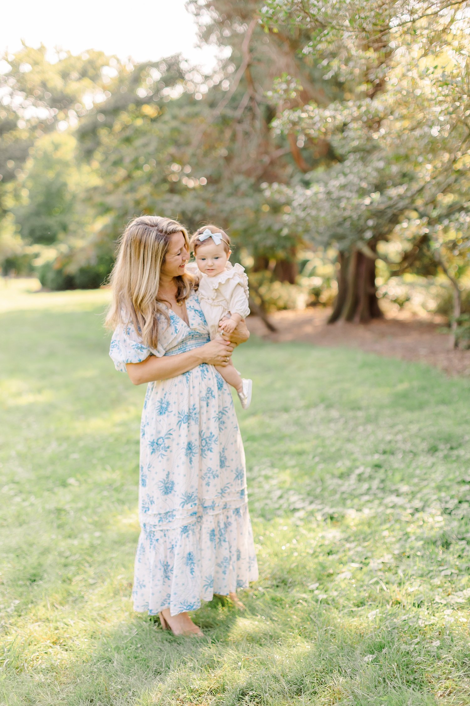 sarah-schmidt-photography-virginia-family-photographer-spring-family-session-with-golden-retriever_0014.jpg