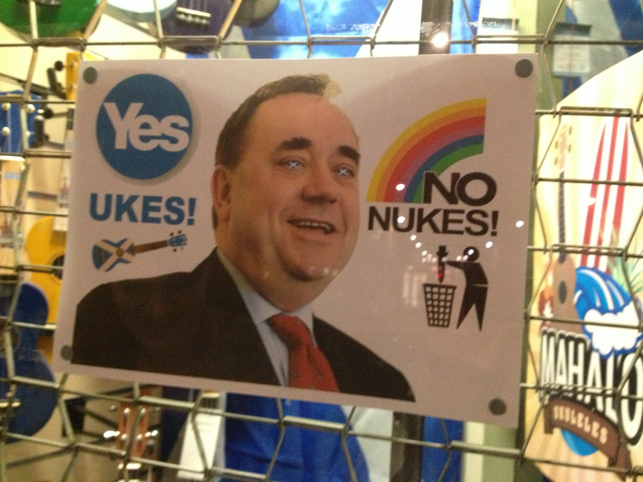 (Seen outside of a music store in Edinburgh. This was also just weeks prior to the 2014 Scottish independence referendum, which saw an astronomical voter turn-out.)
