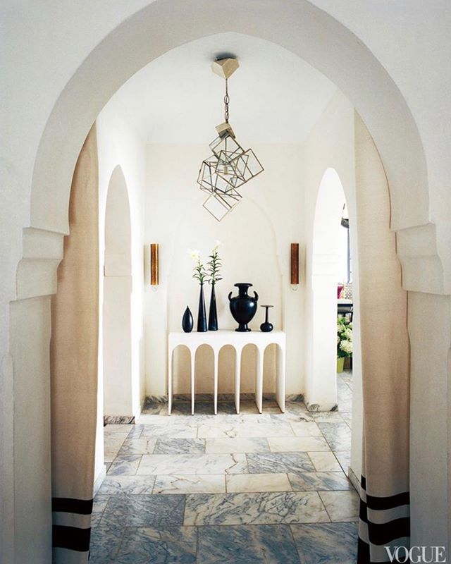 Serenity in Morocco. The home of @brunofrisoni and @hervevanderstraeten .
.
#madeleineinteriors #inspiration #interiordesign #hervevanderstraeten #brunofrisoni #morocco #serenity #lightinterior #arches #marblefloors #design #dramaticdesign #interiors