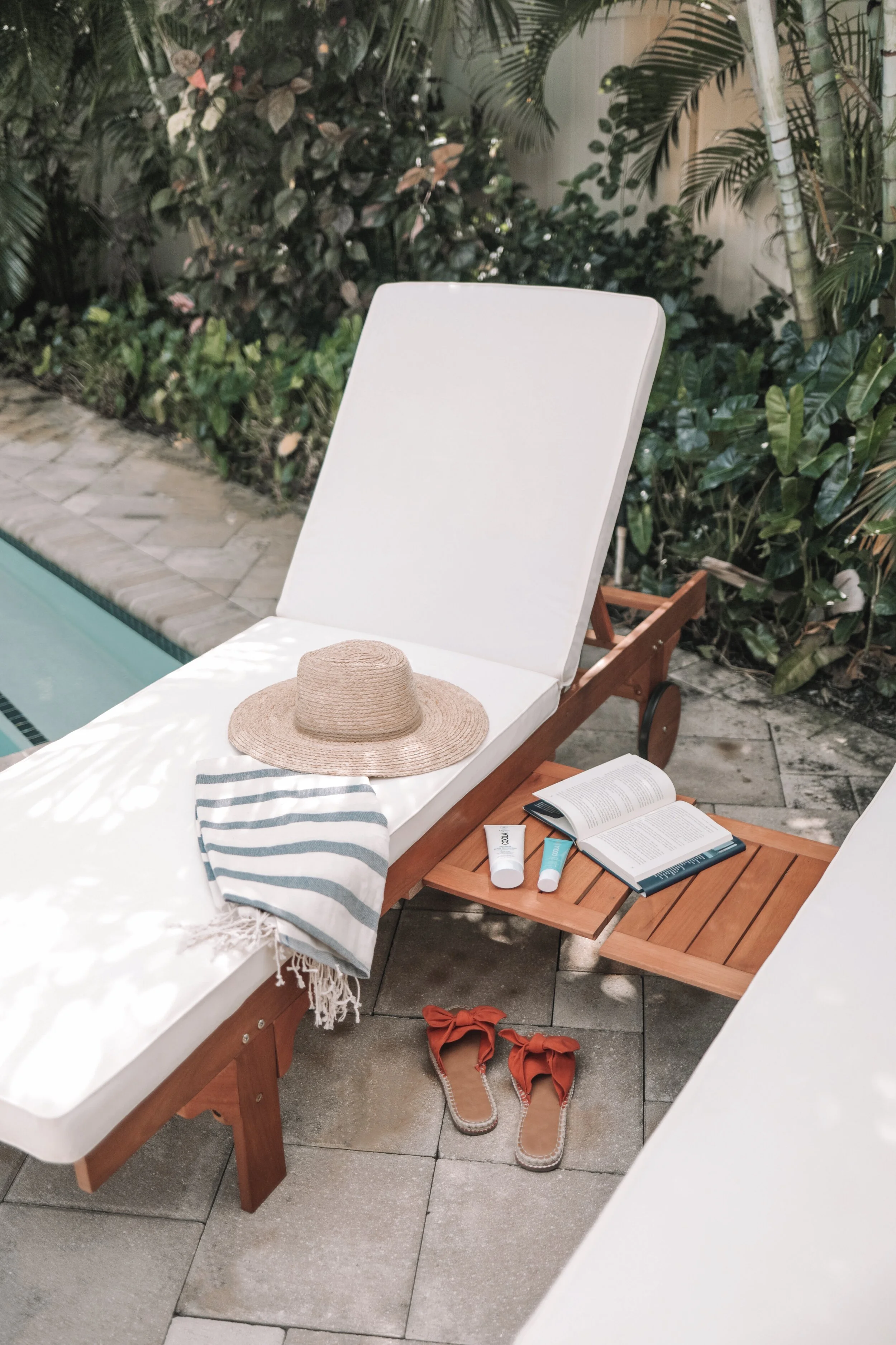 solano chaise lounge on Backyard Essentials For Entertaining The Millennial Miss