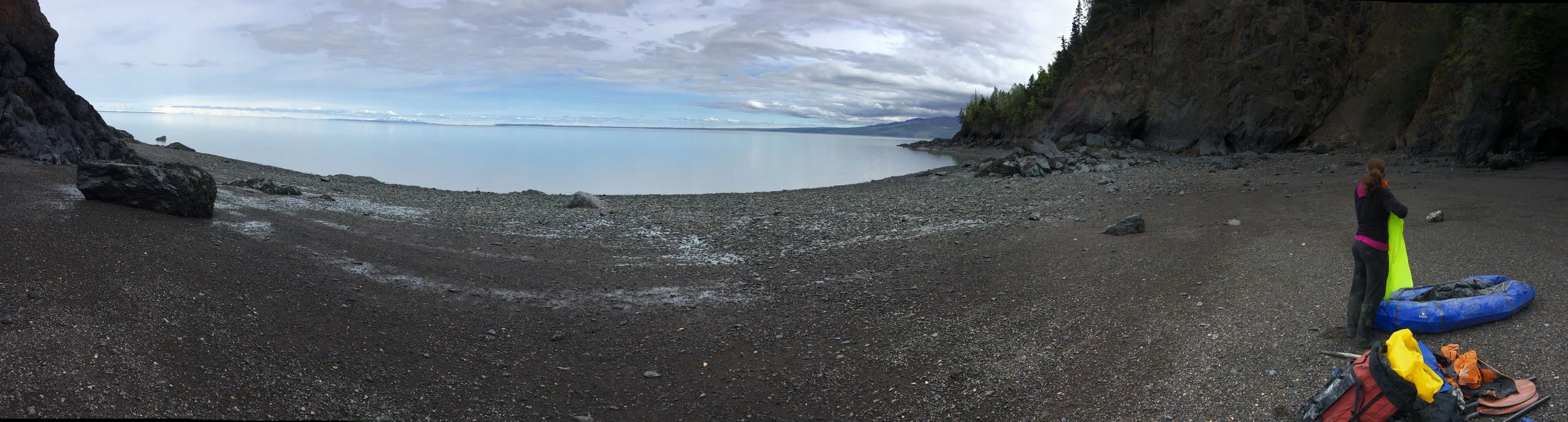 We walked the beach of Turnagain Arm for about a mile toward Hope while waiting for the tide to switch from ebb to flood. We launched the boats right at low slack tide (Fire Island -1.3 ft), which happened about one hour later than the predicted low tide at Fire Island
