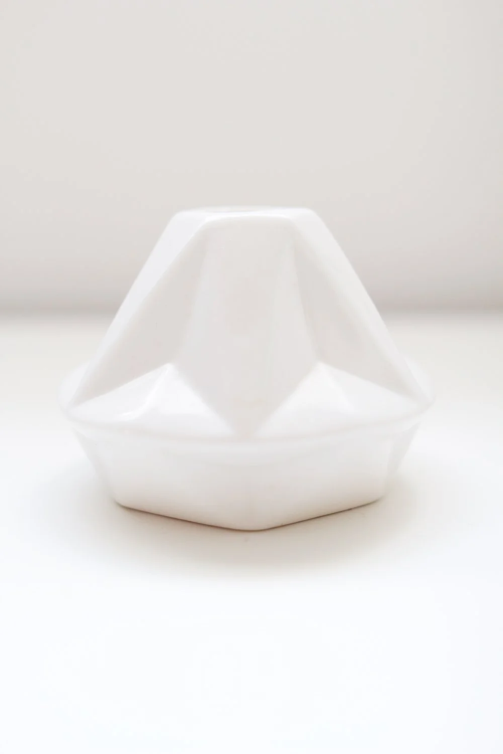 avideas-inventory-vessels-whiteporcelain-SML1.jpeg