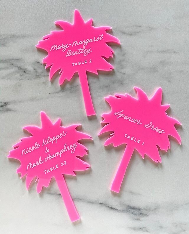 For those who guessed on my last post... Yes, they were little 5&quot; tall palm trees!⁠⠀
⁠⠀
We found the most fun, Palm-Springs-esque hot pink acrylic and I created a custom palm shape to accommodate each couple or guest's names &amp; table number.⁠