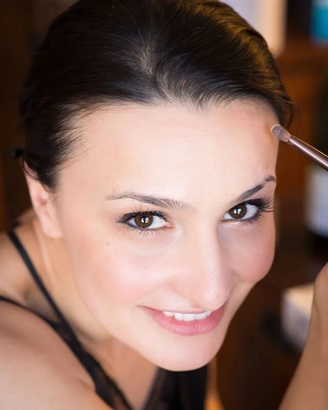 Well, since it's STILL Thursday, let's do a little #throwbackthursday while we wait for the weekend. We're throwing it back a couple years, to when winter still knew how to be winter, and we got snowed in at the hotel for this couple's wedding.
❄️
Ma