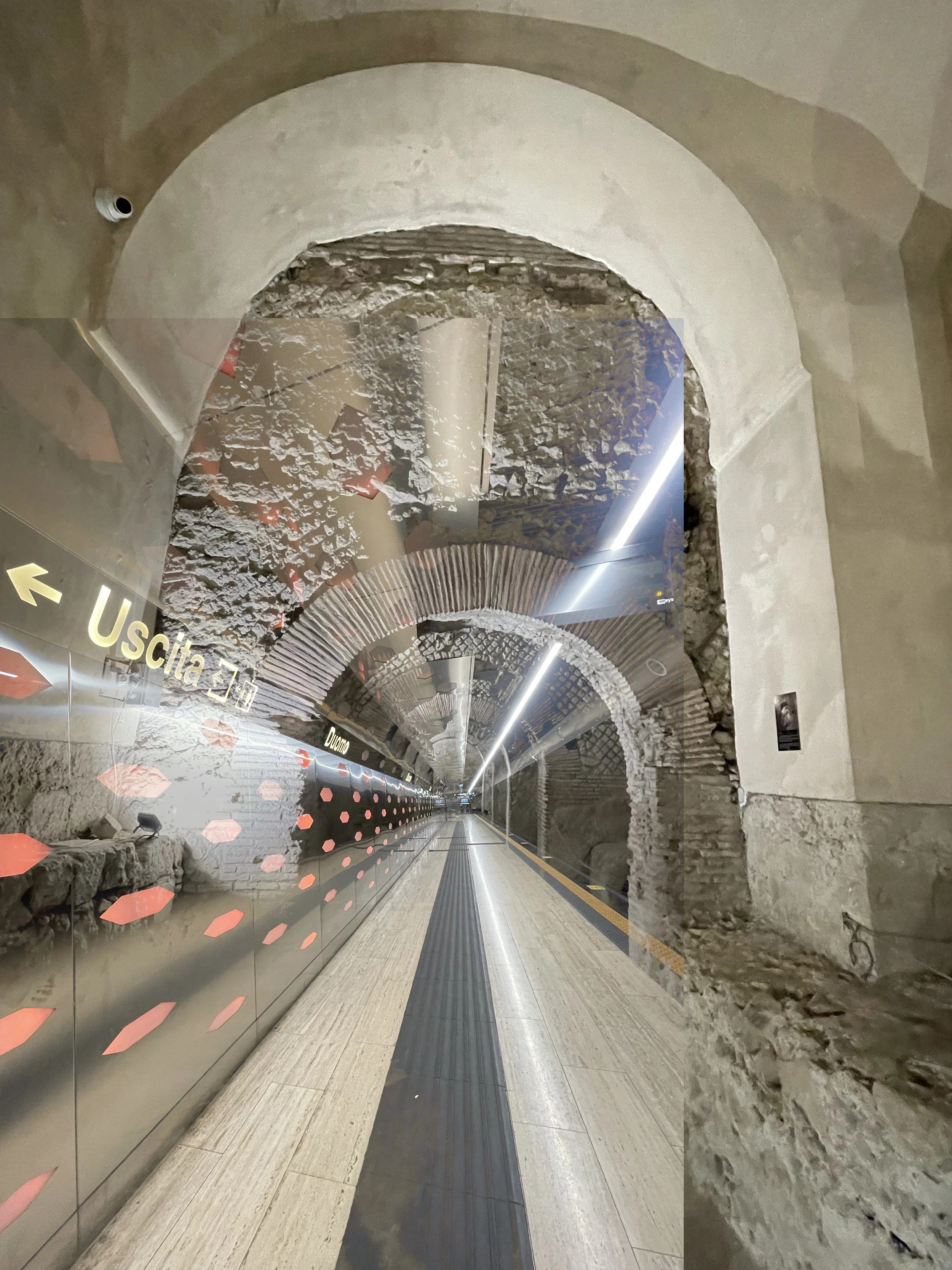 5 Luigia Martelloni Scavi San Lorenzo Maggiore basilica e metro.jpg