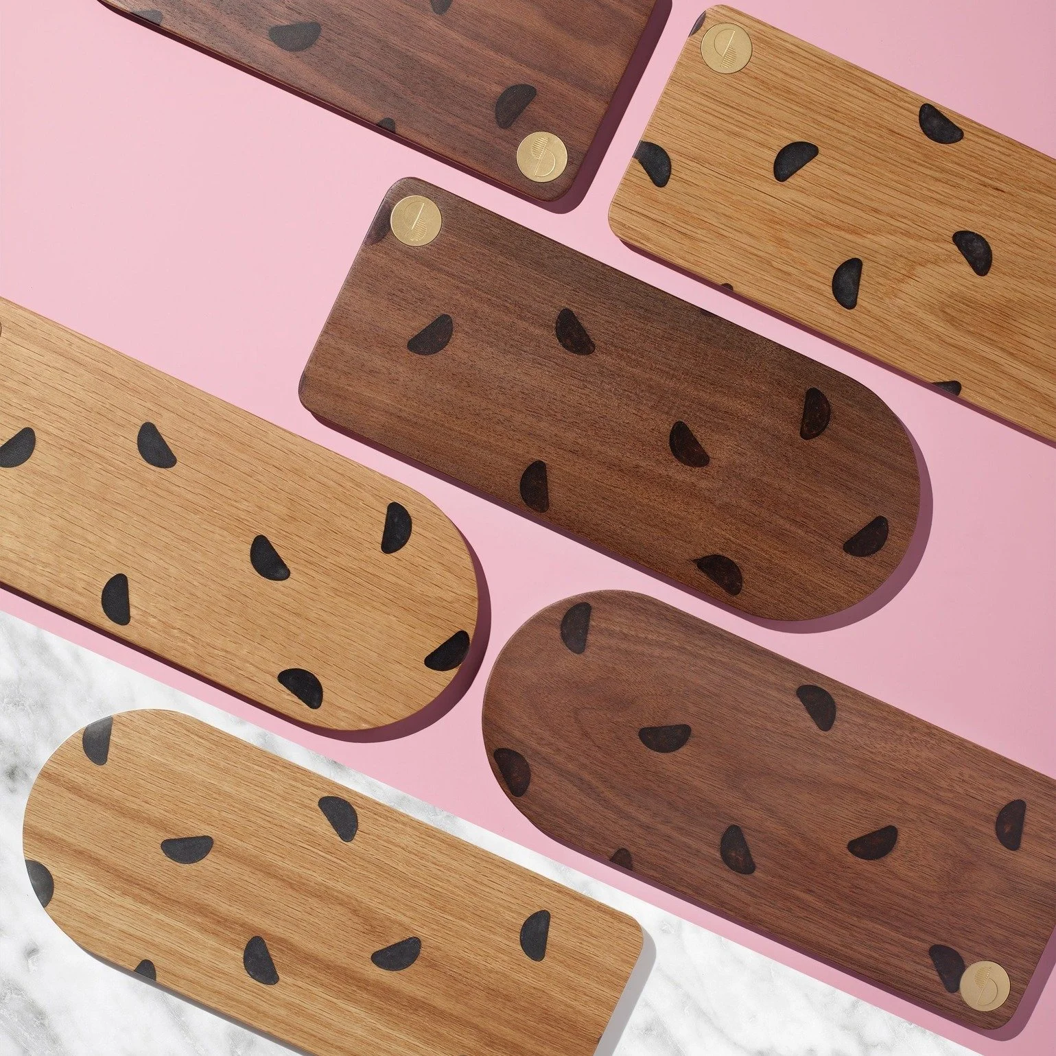 HACHIGRAM Plate - L Size

Perfect as small cheese platters and charcuterie boards, the playful half-moon motifs peeks their head out as you indulge in the snacks on top 🌗

From three sizes to choose from, add a playful flair to your kitchen and part