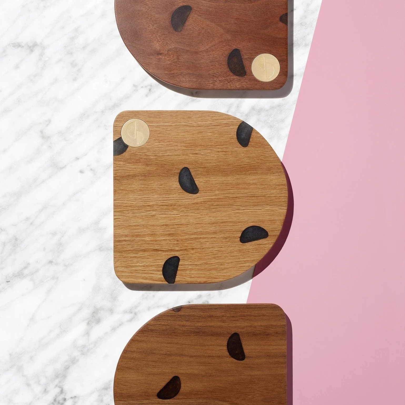 HACHIGRAM Plate - M Size

Perfect as small cheese platters and charcuterie boards, the playful half-moon motifs peeks their head out as you indulge in the snacks on top 🌗

From three sizes to choose from, add a playful flair to your kitchen and part
