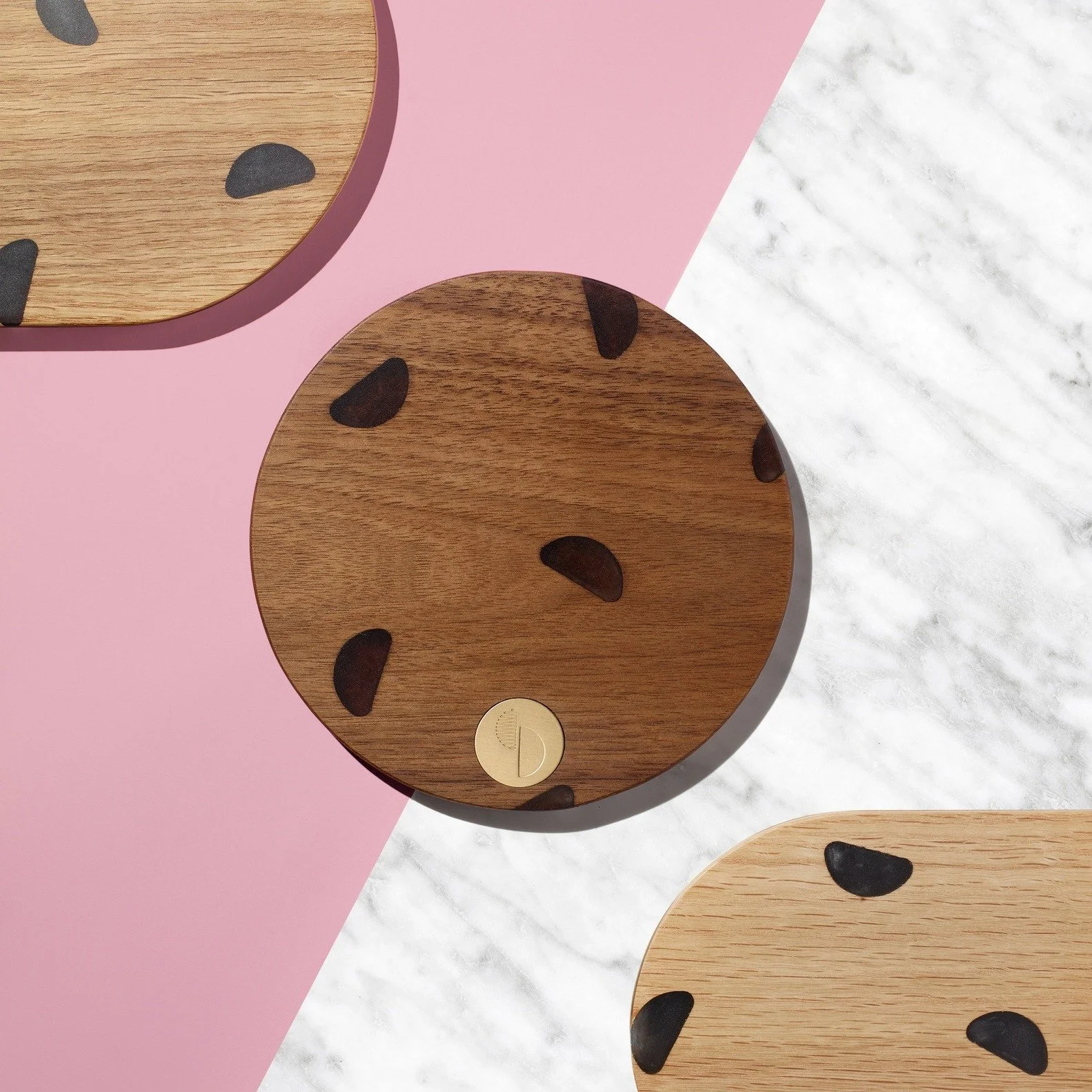 Introducing our 𝐇𝐀𝐂𝐇𝐈𝐆𝐑𝐀𝐌 𝐏𝐥𝐚𝐭𝐞𝐬 for your next social gathering or intimate dinner party! 
 
Each of Hachi Collection&rsquo;s objects is a mini version of a one-by-one handmade piece of furniture 👨&zwj;👦
 
Perfect as small cheese pla