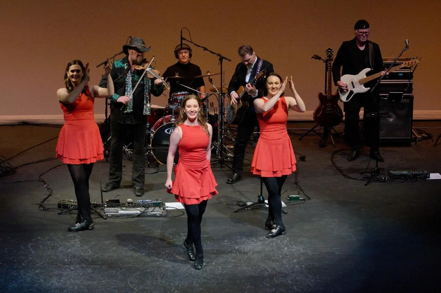 Thank you Gavin Smith @havetoomanyphotos  for these awesome photos from the @christmasinwashington show in Ellensburg this past weekend! You can grab tickets to our upcoming shows in the link in our bio 🎄🎄🎄
