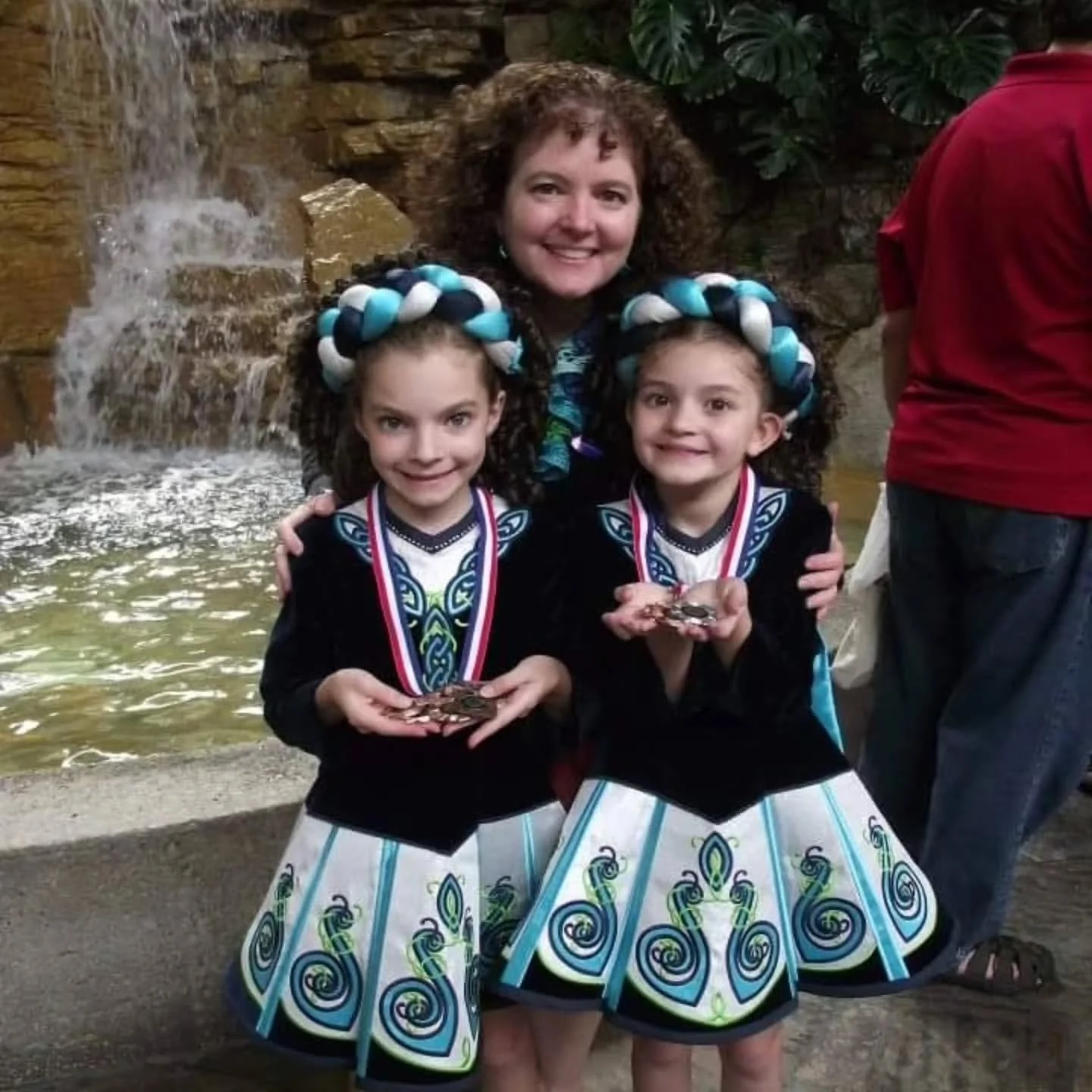 Behind every great dancer is an even greater dance mom!💕

Feeling so thankful for our moms who have supported us in our dance careers from the very beginning.

Happy Mother's Day!!💐