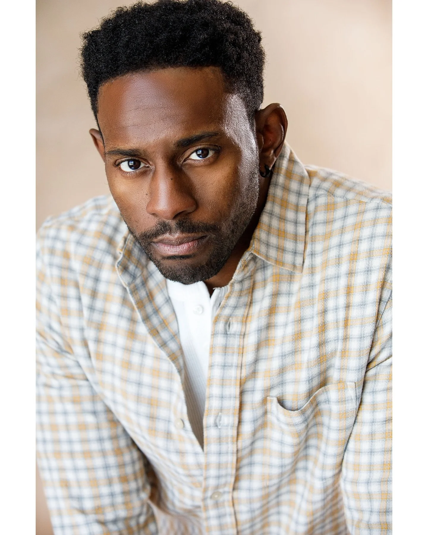 New headshots for triple threat @michaelwcoley who&rsquo;s an actor, a wrestler and a dancer
&bull;
&bull;
#actingheadshots #naturallightheadshots #blackactors #commercialheadshots