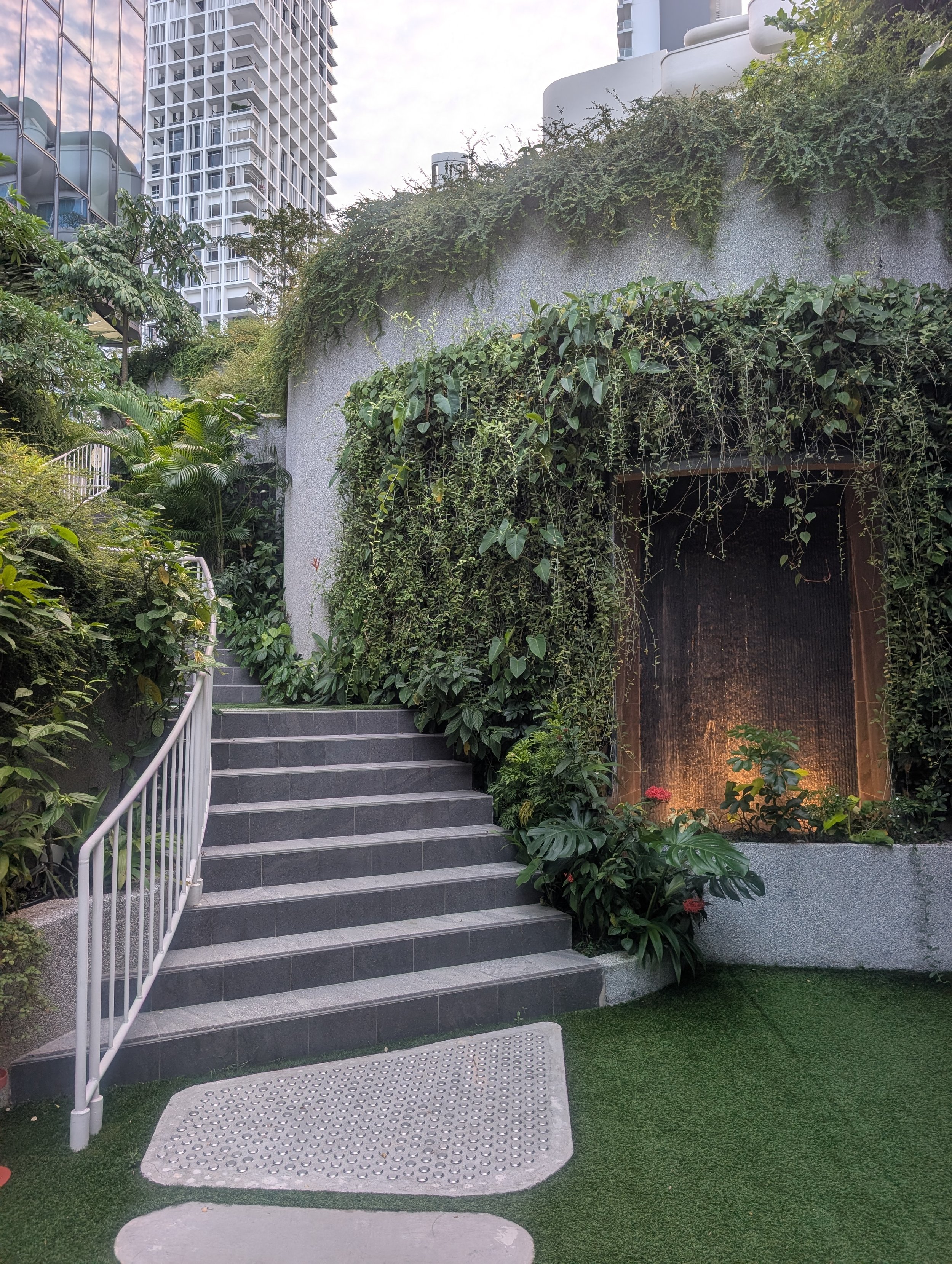 Hayden Quinn Singapore Travel Guide