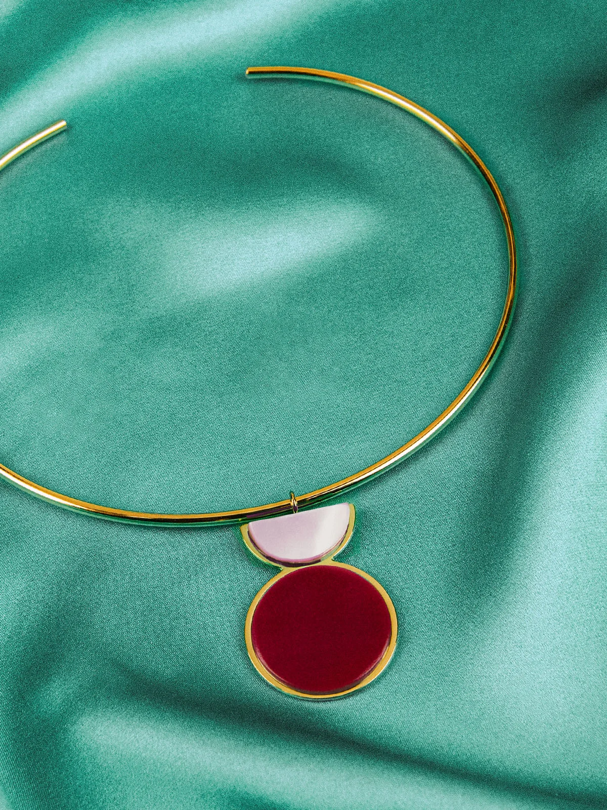 Collier_hans_lestatillonnes_72dpi_0009_Collier_hans_rouge_lestatillonnes.jpg