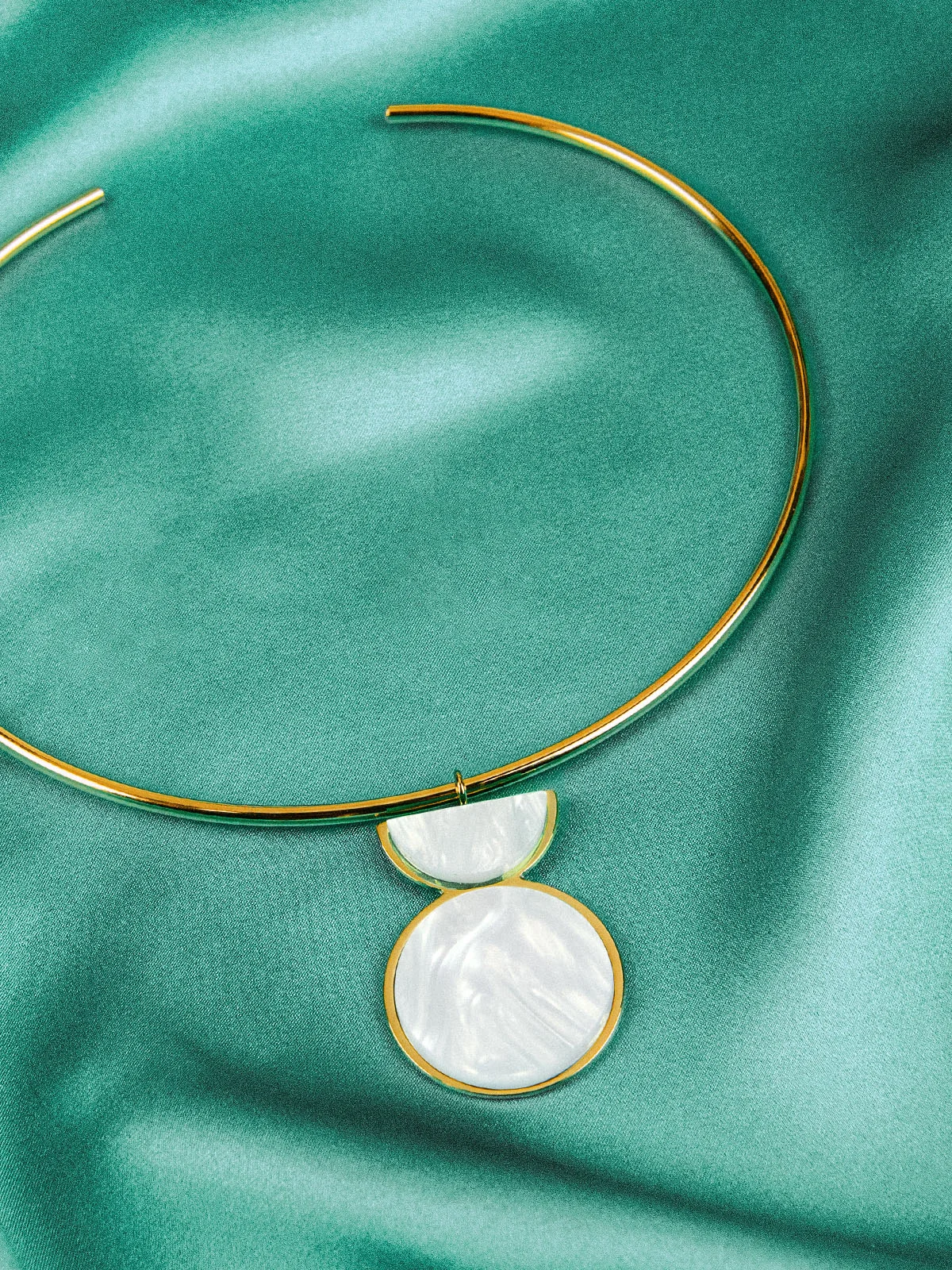 Collier_hans_lestatillonnes_72dpi_0011_Collier_hans_nacre_lestatillonnes.jpg