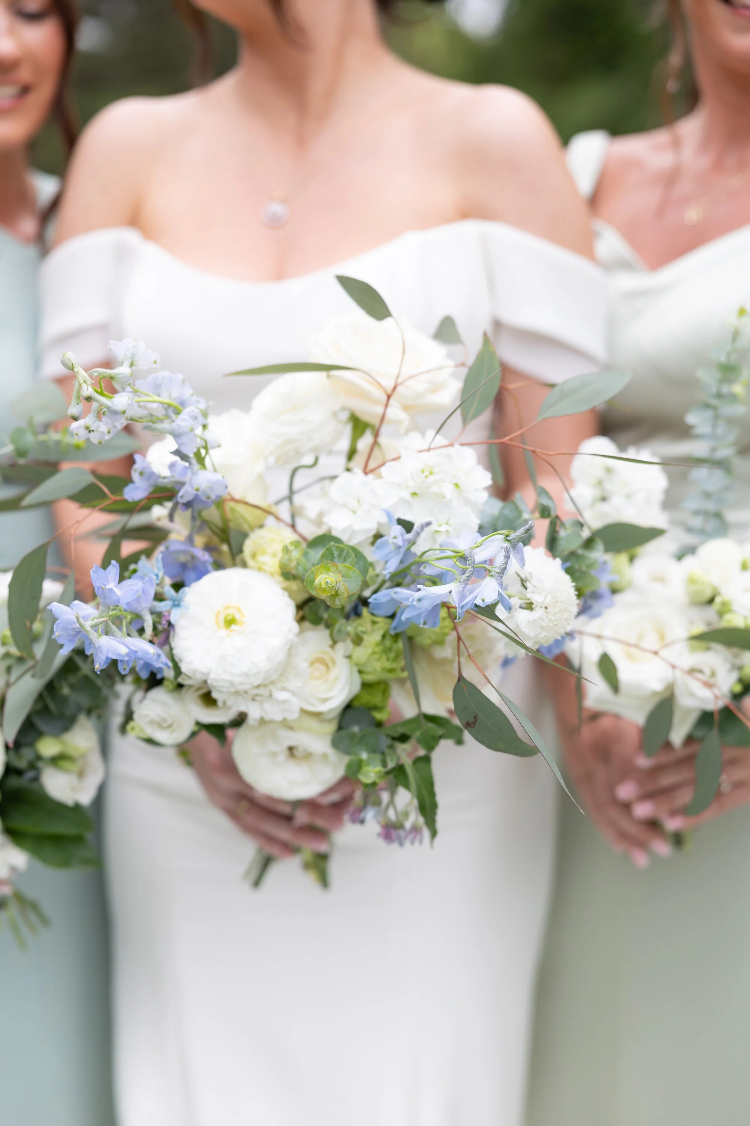 cape cod wedding borsari gallery bride  bridesmaids bouquets