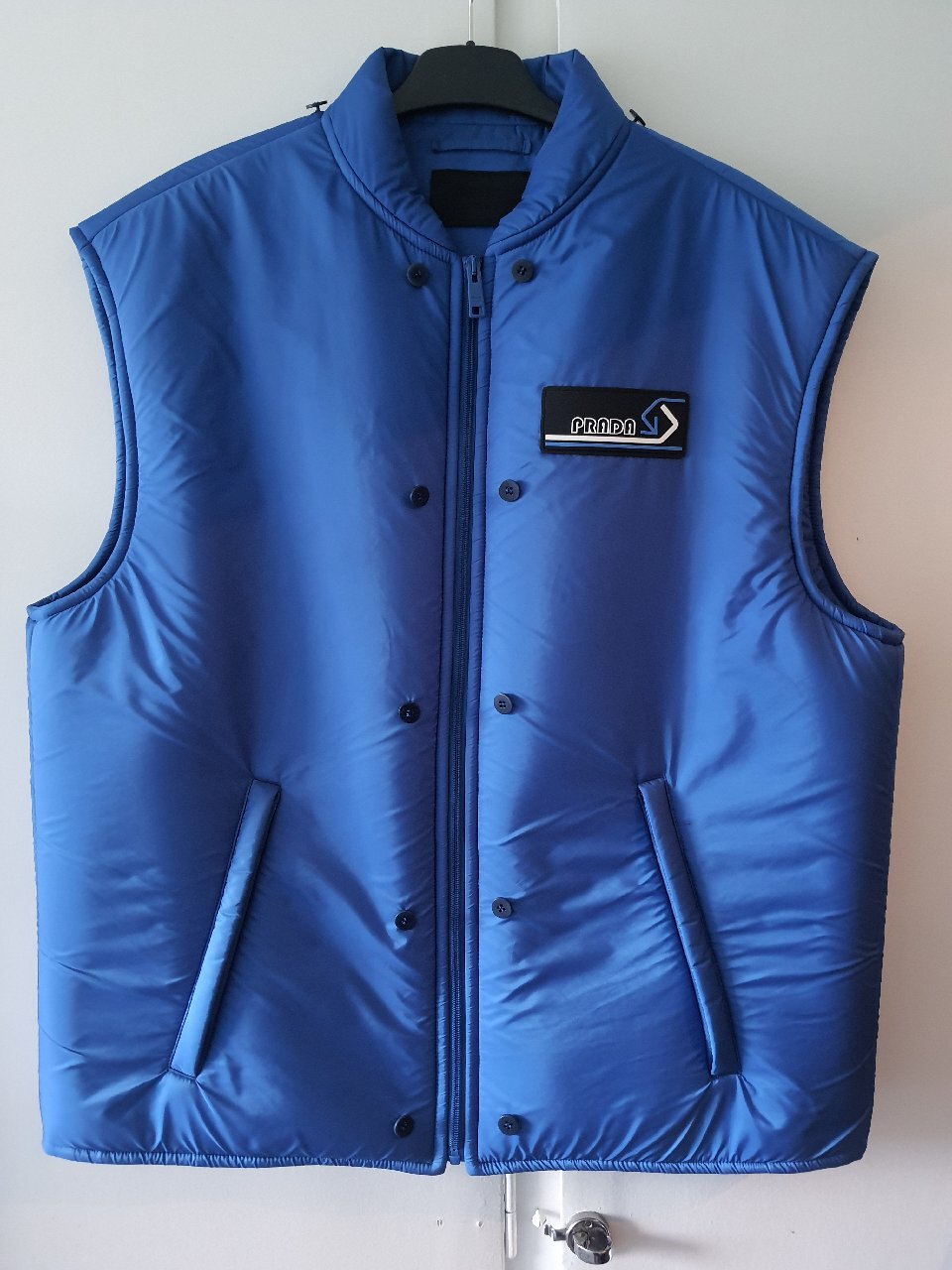 Prada vest, 2.400 kr. 