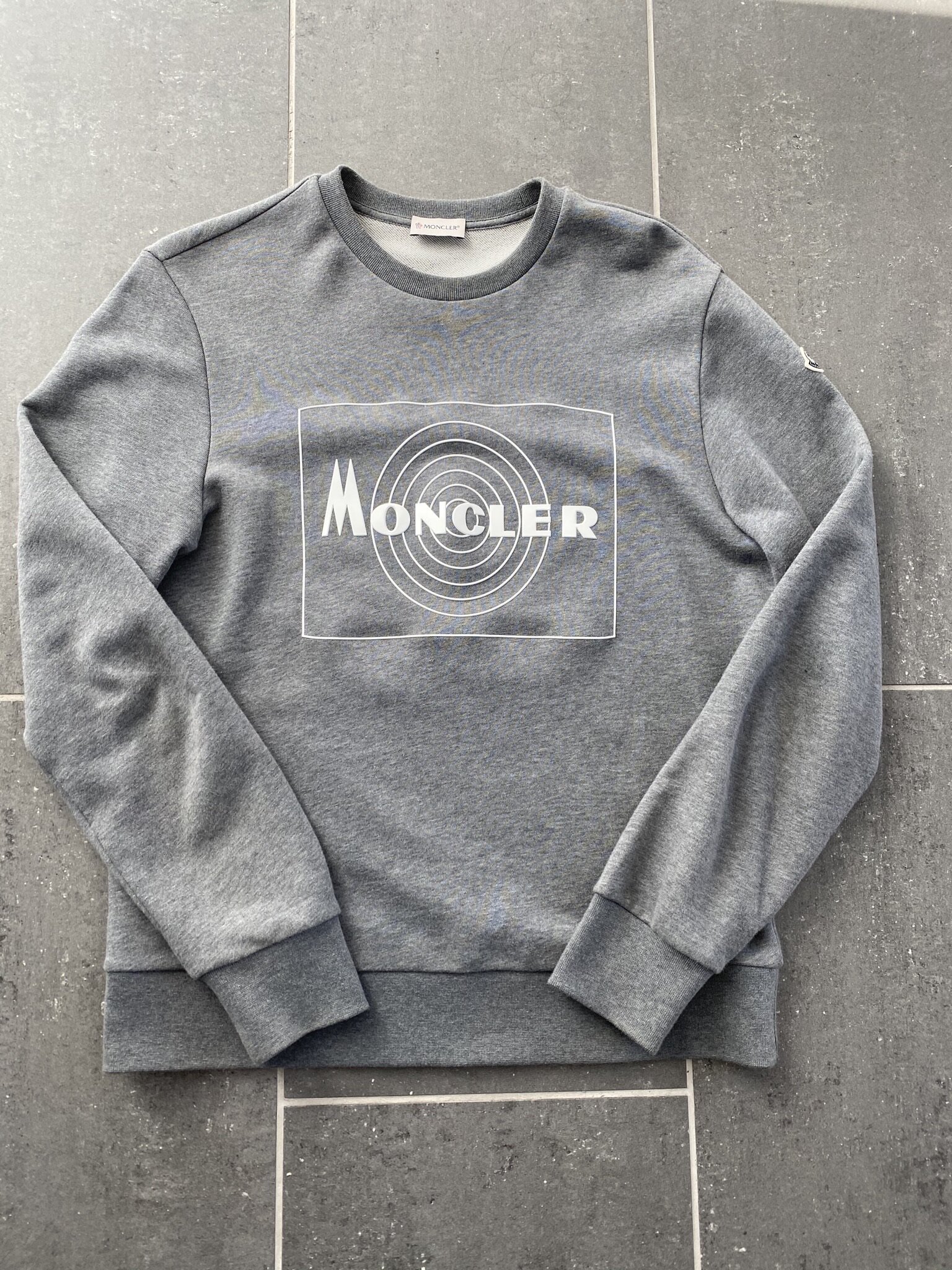Moncler sweater, 1.700 kr. 