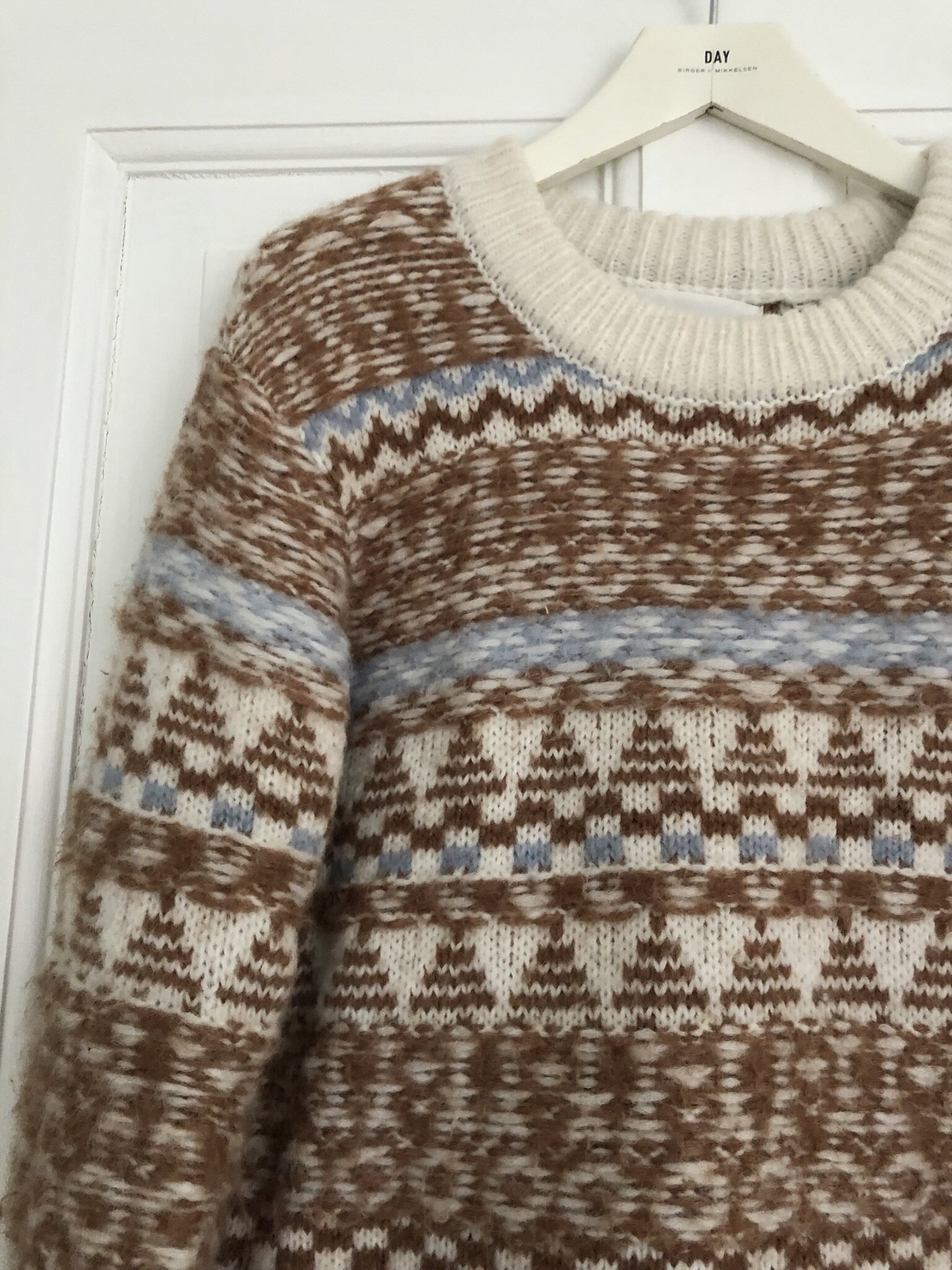 Aiayu sweater, 1.800 kr. 