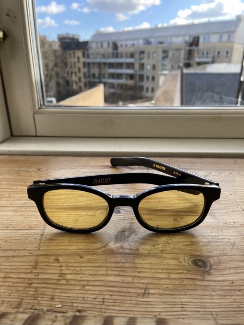 Flatlist solbriller, 900 kr. 