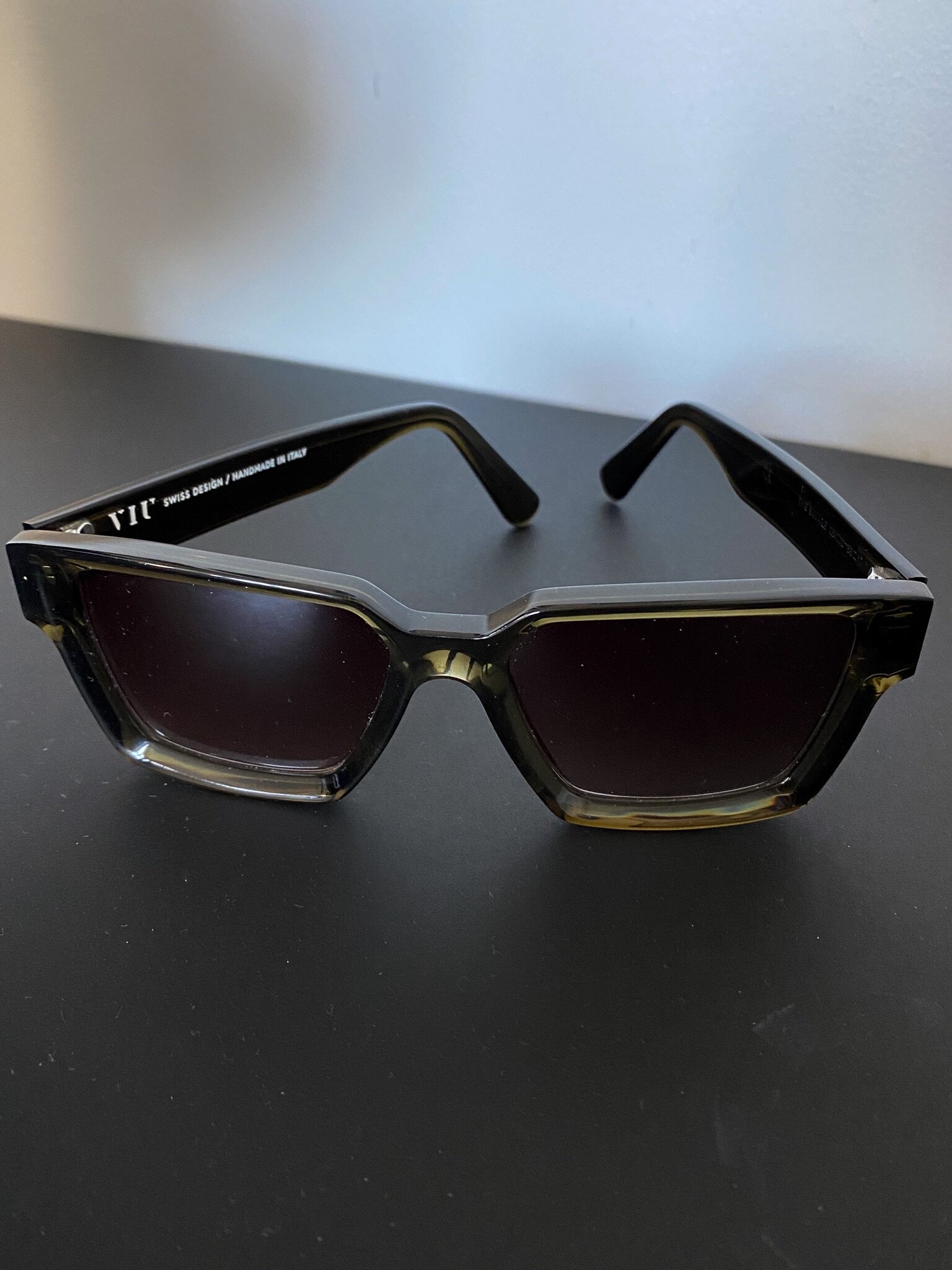 Solbriller, 700 kr. 