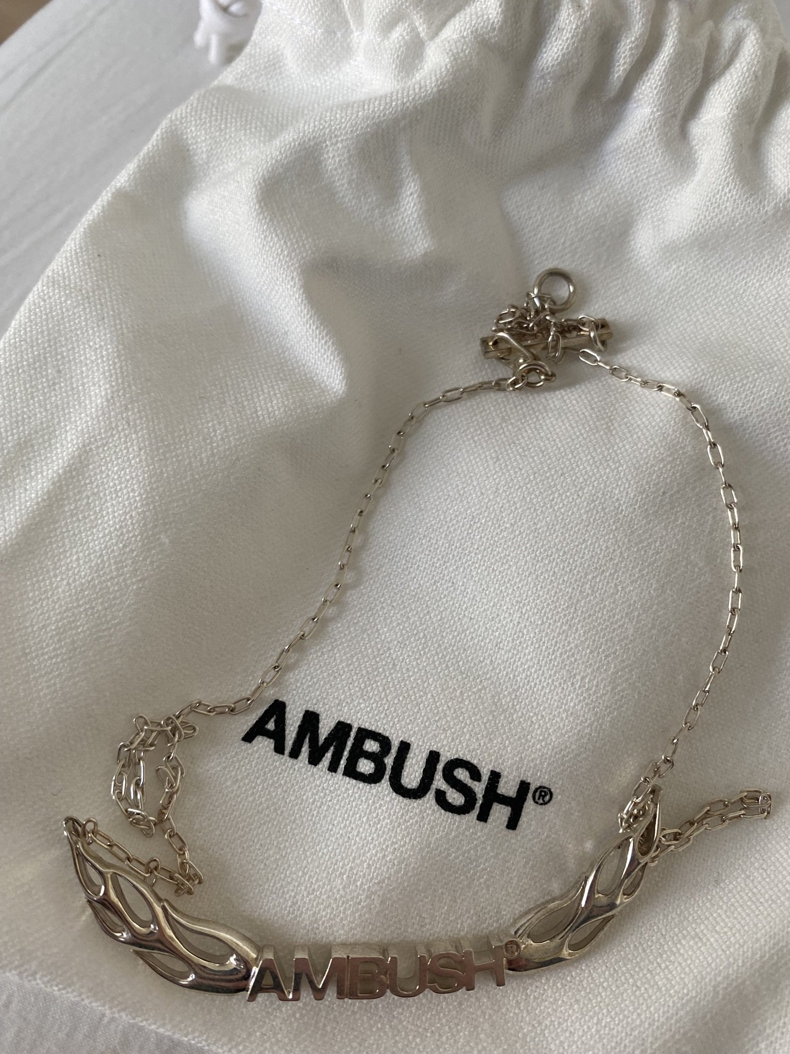 Ambush smykke, 1.800 kr.
