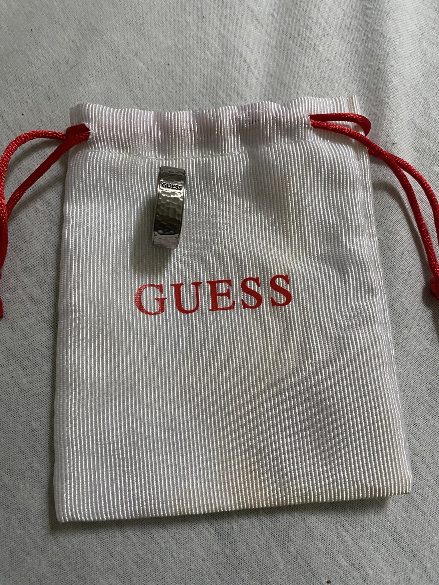 Guess smykke, 170 kr.