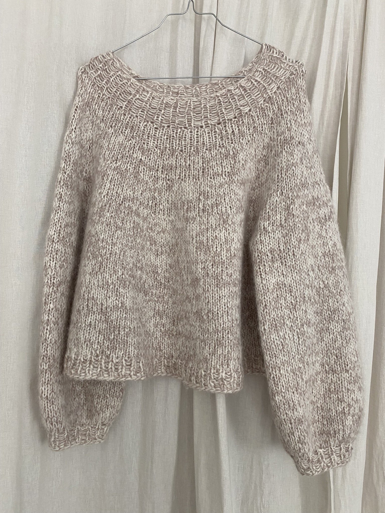 Sweater, 300 kr.