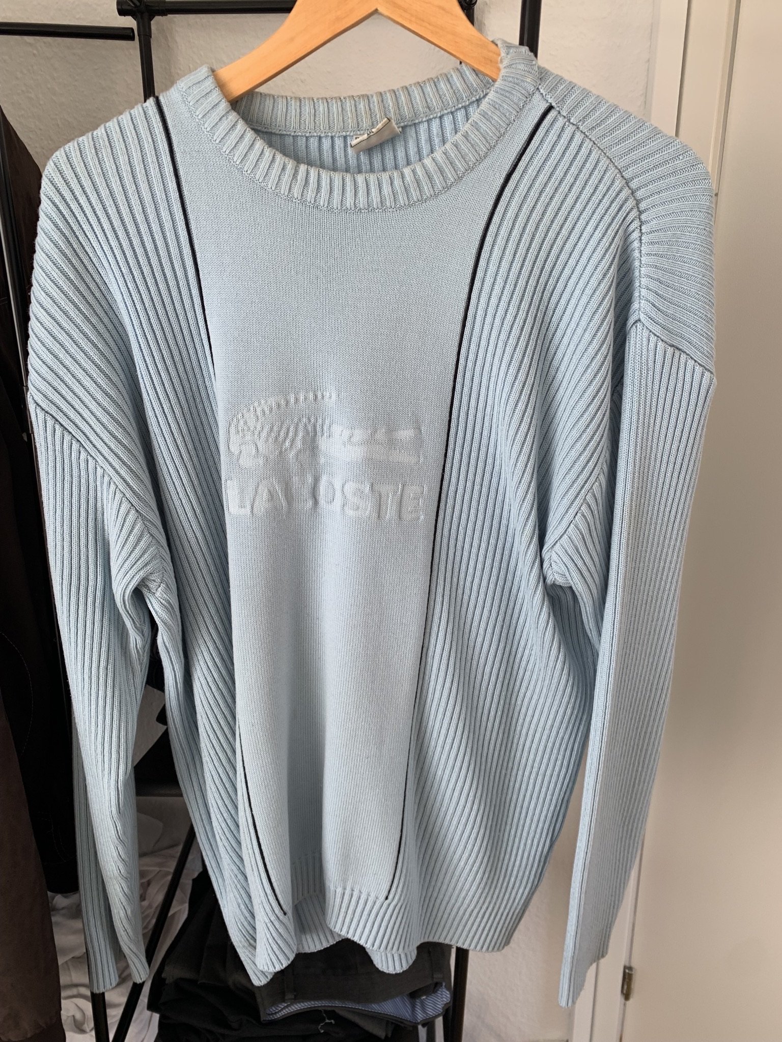 LACOSTE sweater, 325 kr.