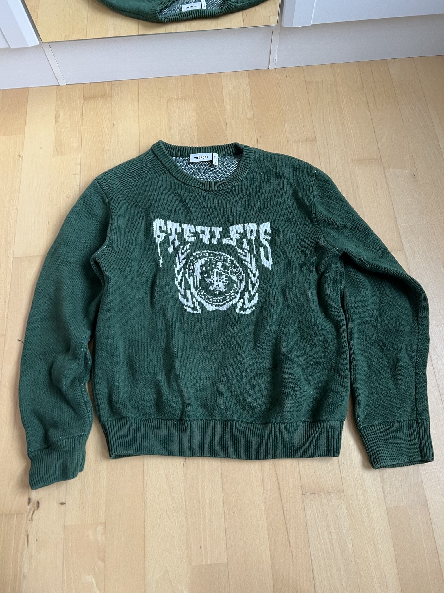 Weekday sweater, 75 kr.