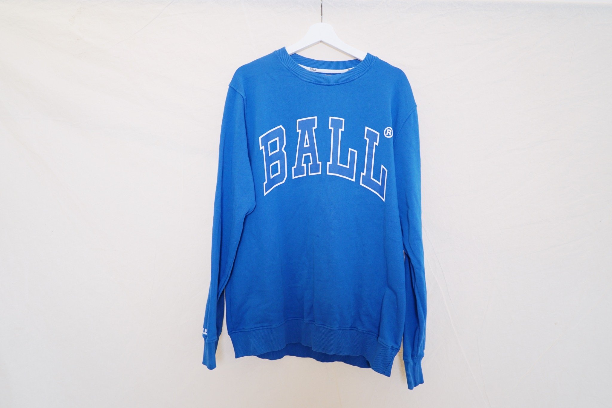 Ball sweater, 200 kr.