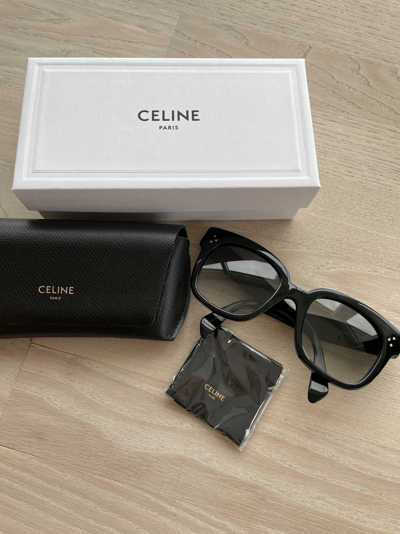 Céline solbriller, 850 kr.