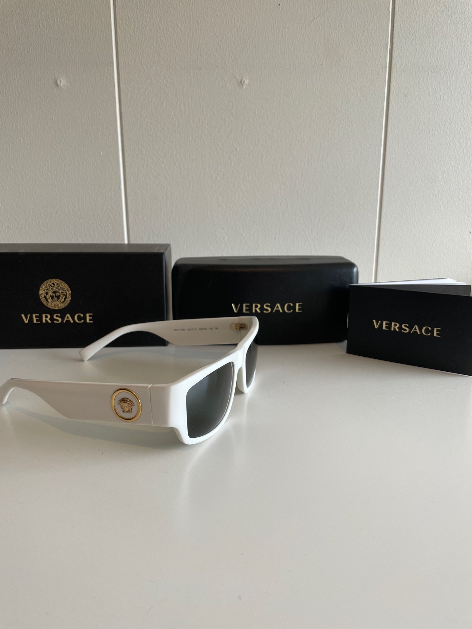 Versace solbriller, 949 kr.