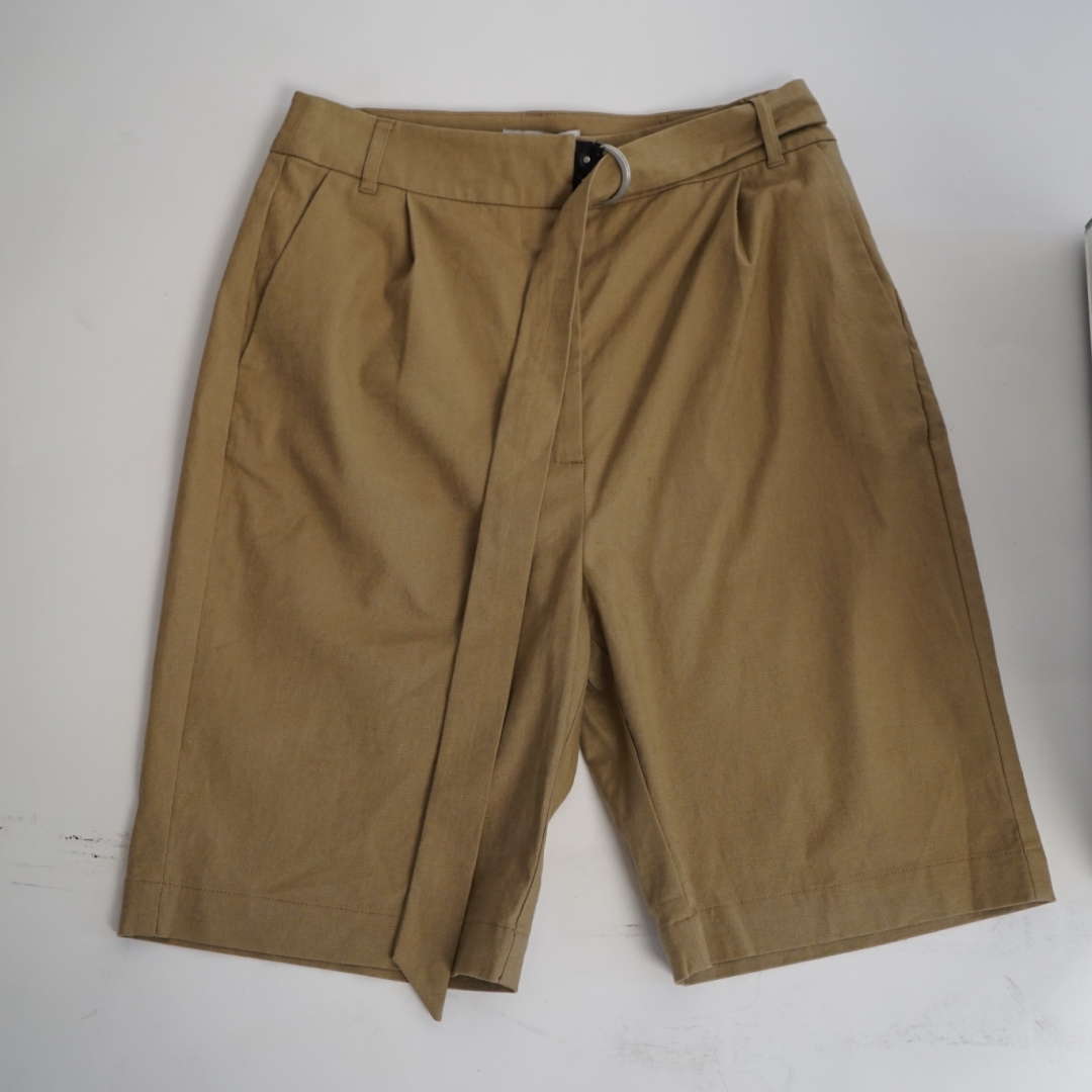 Six Ames shorts, 180 kr.