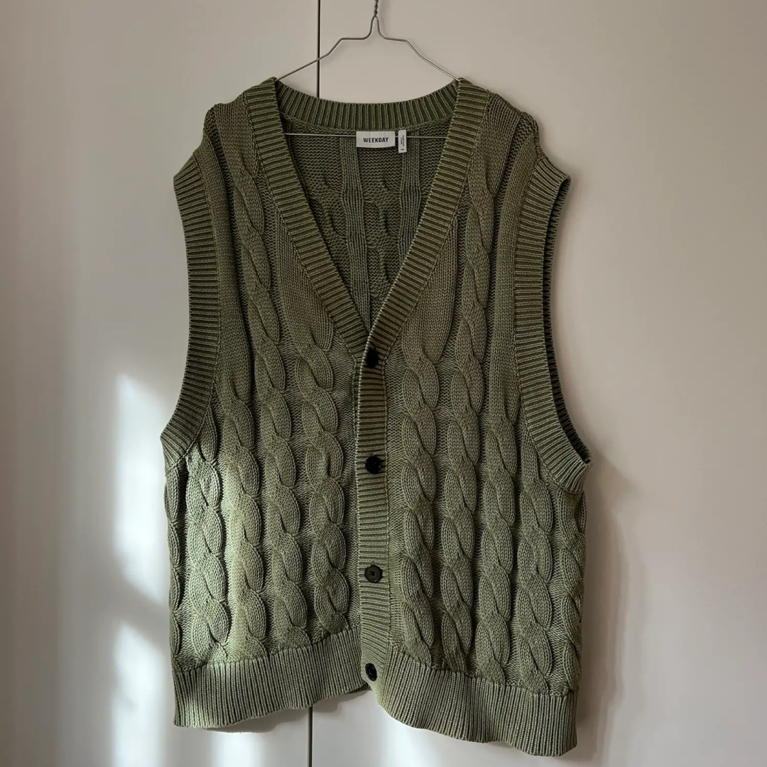 Weekday vest, 500 kr.