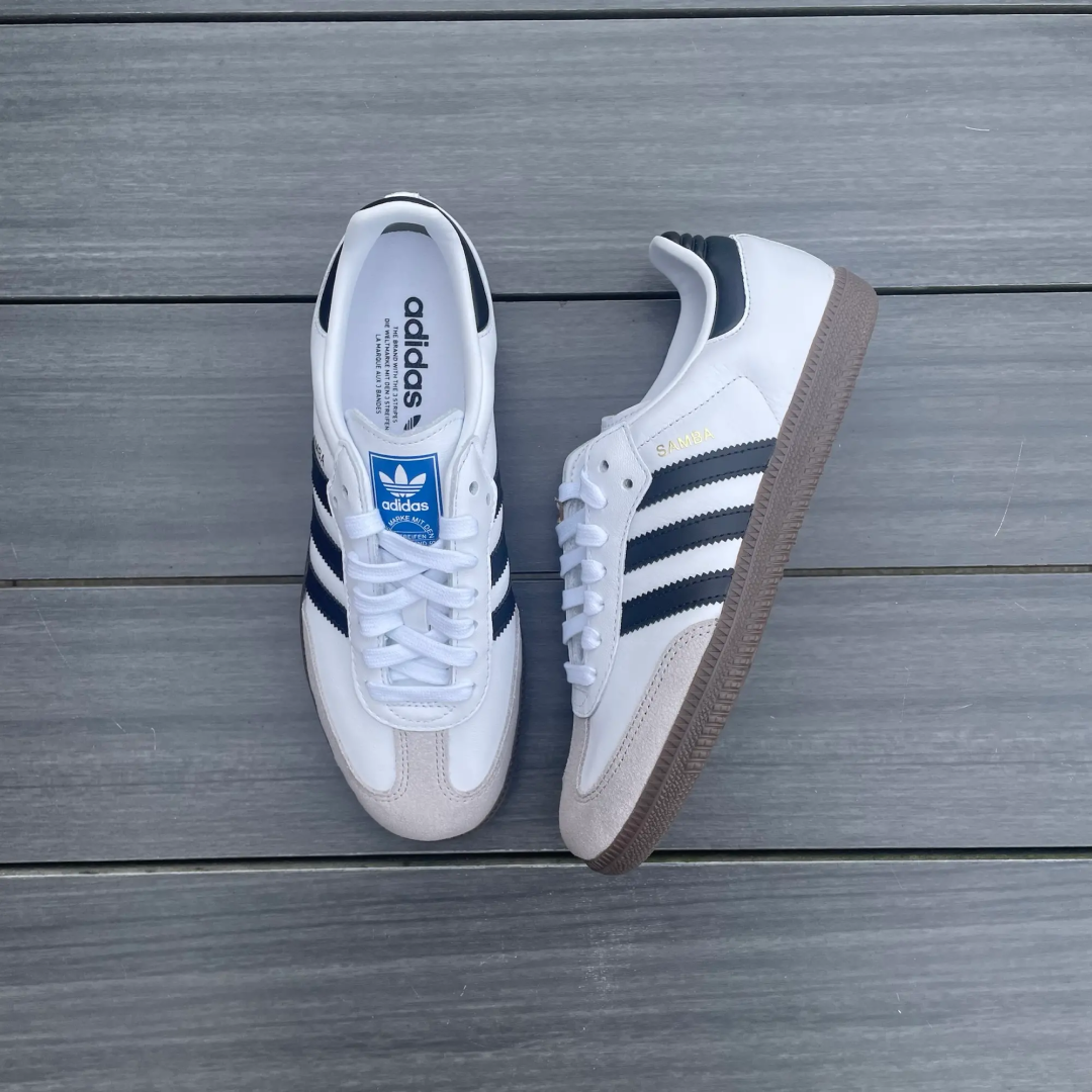 Adidas sneakers, 945 kr.