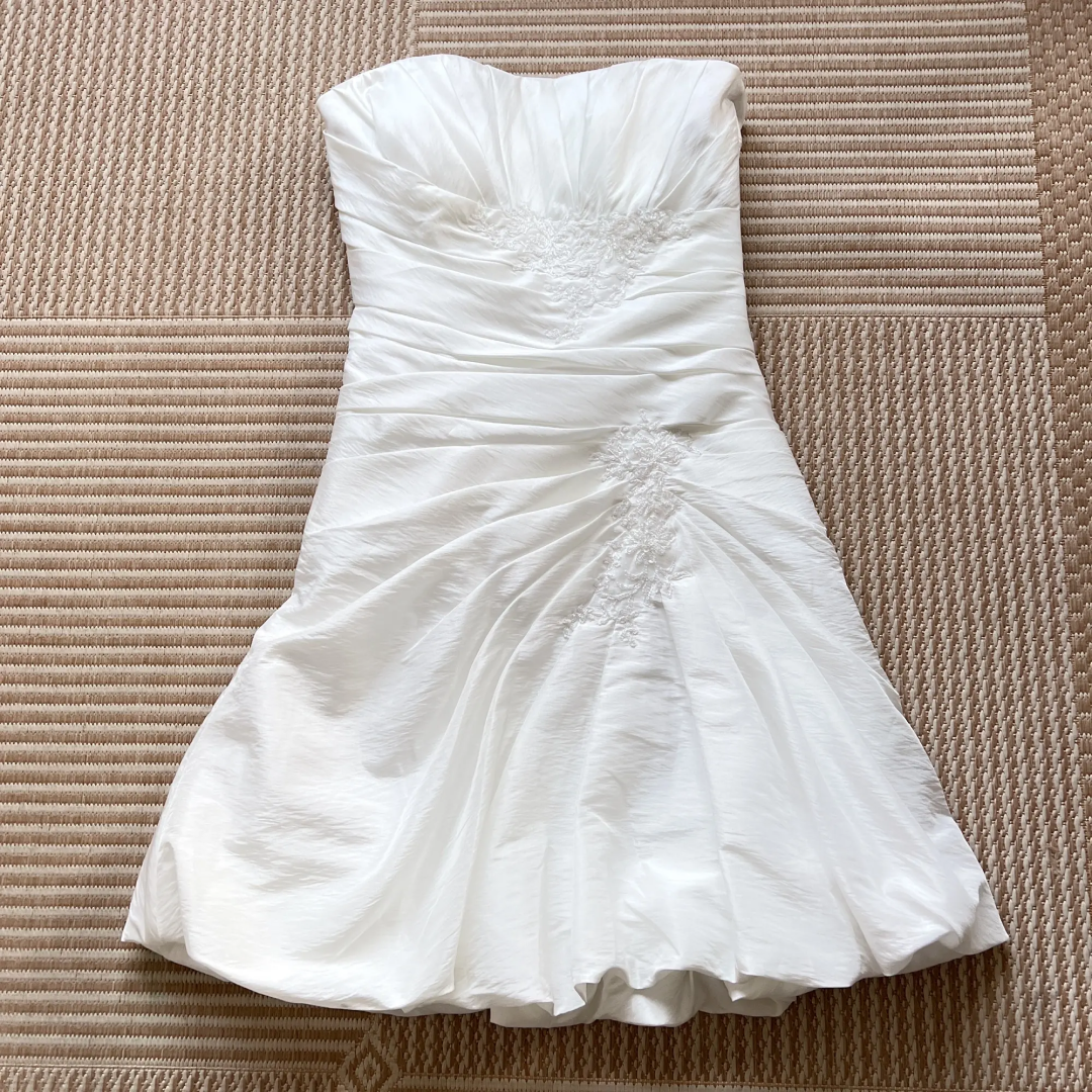 Lily kjole, 250 kr.