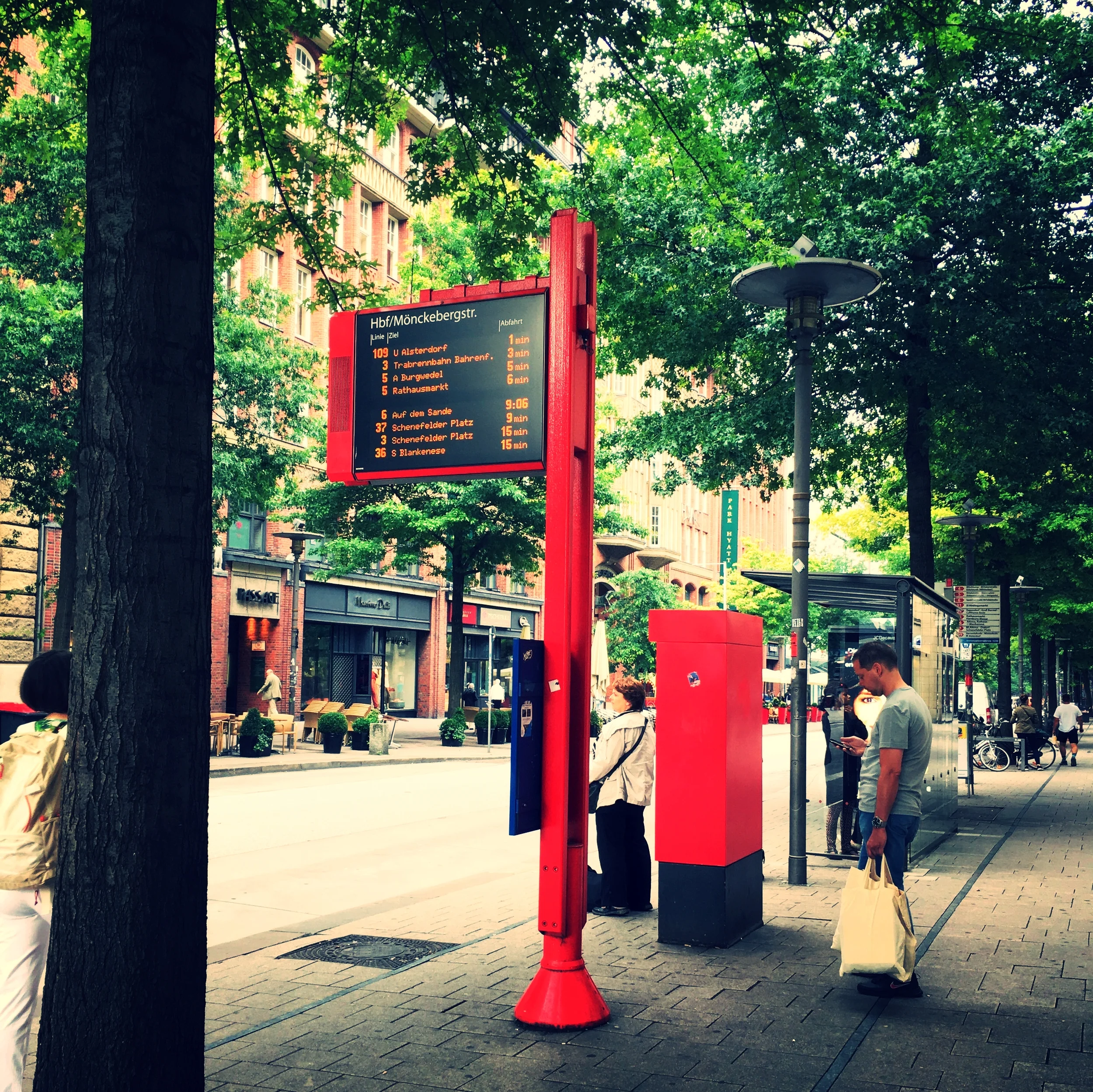 A Day In Hamburg Zu Fuß By Foot Tong Wang