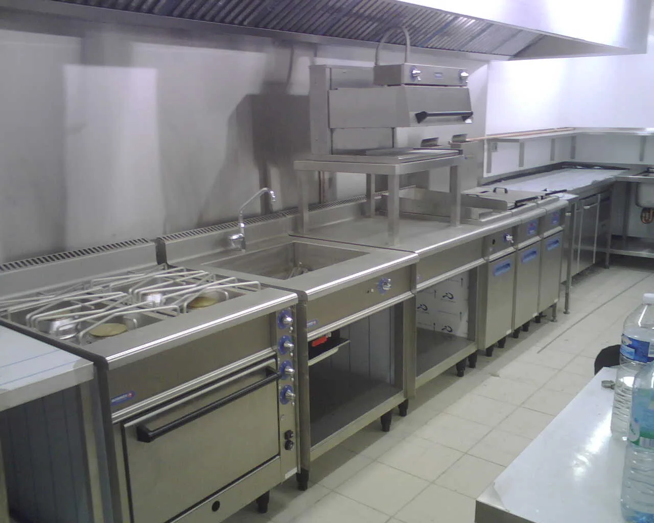 St Tropez Kitchen 3.jpg