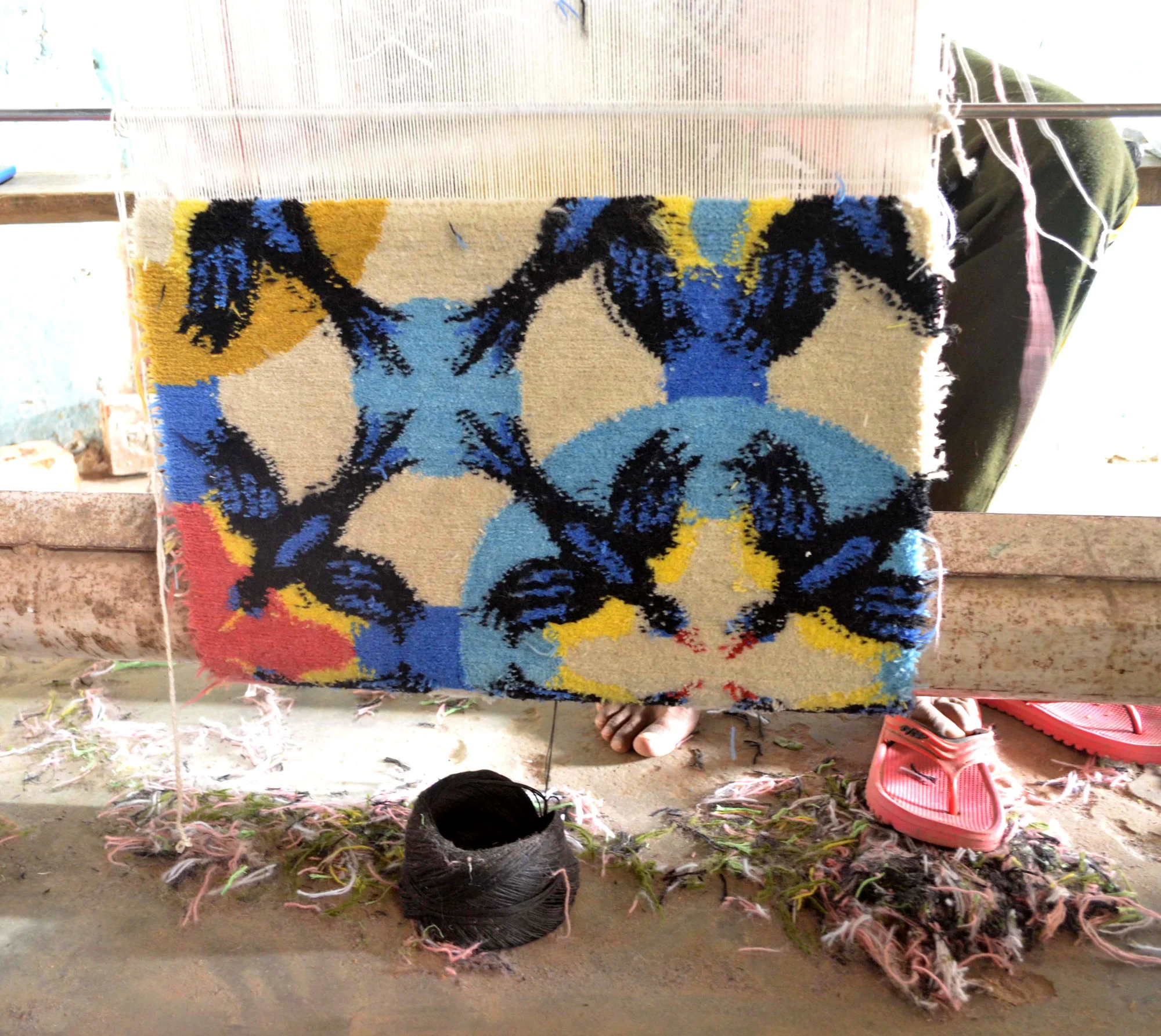 A sample of Chorus being hand-knotted