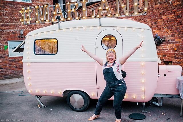 | HIYYYYYA | 
I can&rsquo;t believe this is the FIRST time I&rsquo;ve shared this picture by @sarah_glynn_photography - found after a bit of stalking on her Facebook page - this popped up of a wedding we were part of for the gorgeous @char_mary_marla