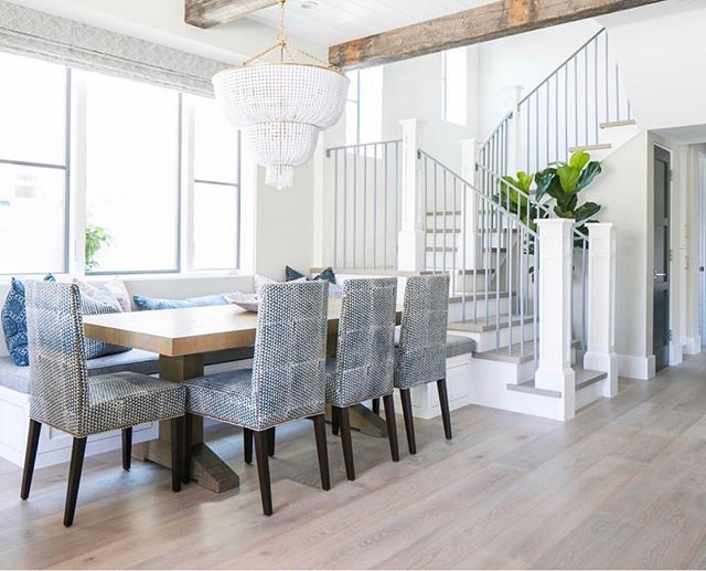 Gorgeous Chandelier, party of 1, your table is ready. We are in love with the mesh of rustic and chic design in this space. The dream team has struck again!
.
.
Builder @pattersoncustomhomes
Architect @brandonarchitects
Design @brookewagnerdesign
Camera @ryangarvin
_____________________________________________
#warrenchristopher #warrenchristopheroc #texturesbywarrenchristopher #textures #woodisgood #warrenchristophercollection #woodfloor #woodfloors #woodflooring #customwood #customwoodflooring #eurooak #frenchoak #wideplank #wideplankfloors #ihavethisthingwithfloors #custom #wood #floors #interior #design #stairs #homeimprovement #herringbone