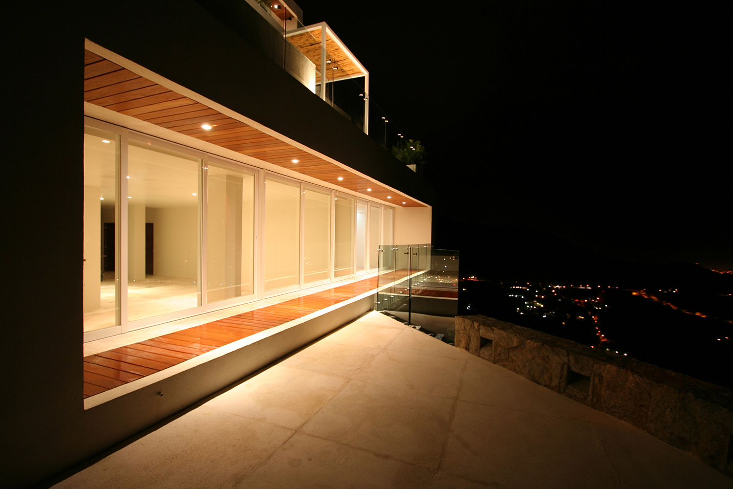 2009-11-26-Alviento-Apt-Building-02-SSI.jpg
