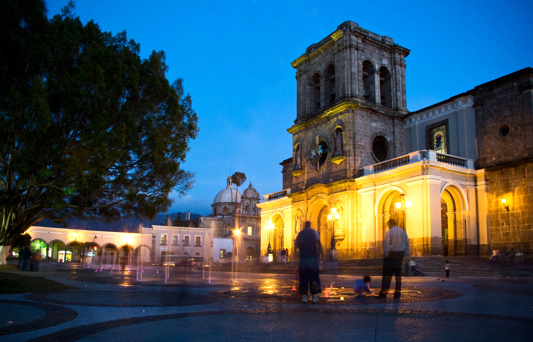 Las Fuentes Plaza