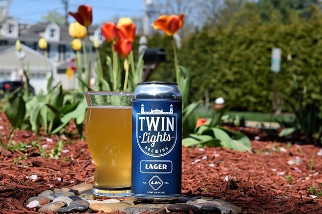 Lager - Twin Lights - 4.8%ABV.

Sometimes a sunny day needs to start with a lower ABV lager and upon hearing that a new Monmouth County brewery was releasing their first beer as a lager... sign me up! Opening the can was interesting. I don't remember