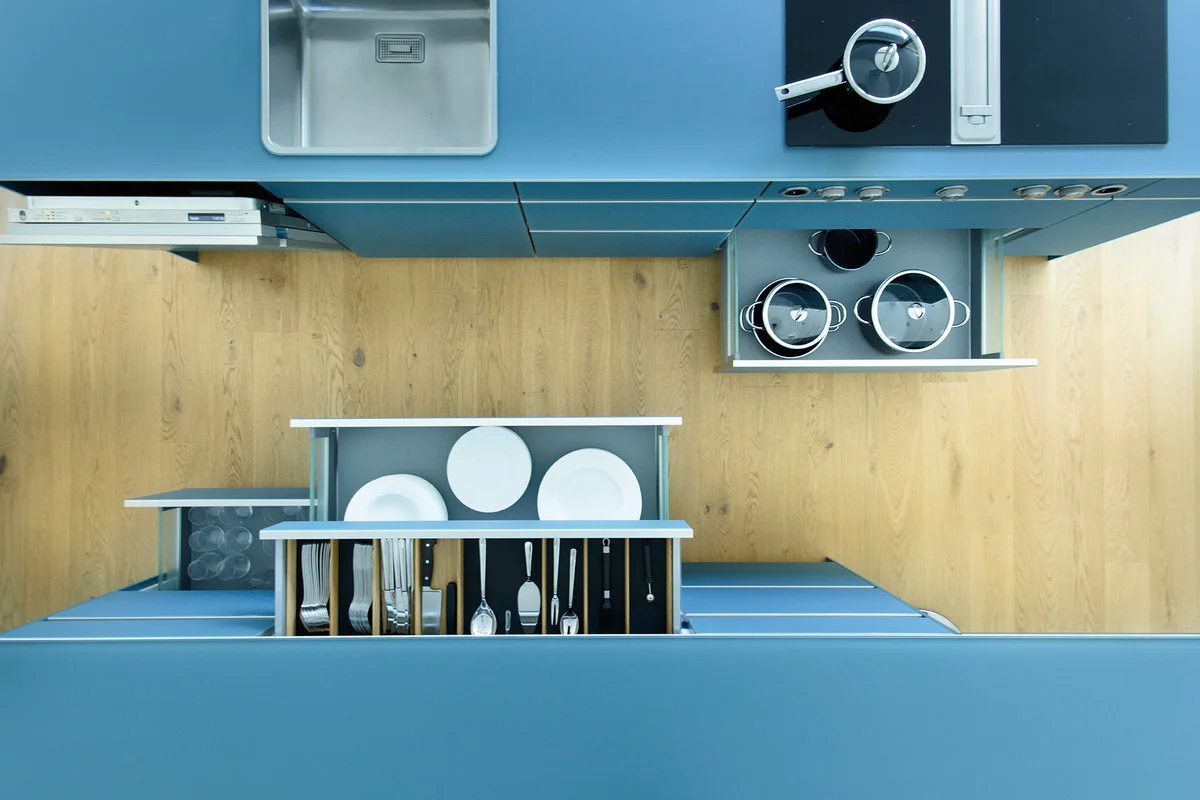 ARCHITECT: ERWIN WERLE "FOR ME THE KITCHEN IS......THE MAIN ROOM FOR COMMUNICATION IN EVERY HOME" Space and transparency with plenty of private room - that is the lasting impression of the bungalow in Göfis/Vorarlberg. 