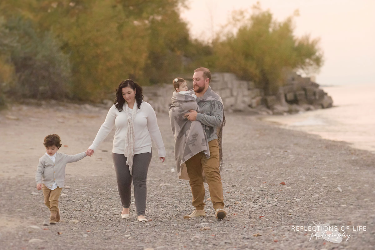 Family photography at sunset in the Niagara Region of Ontario, Canada